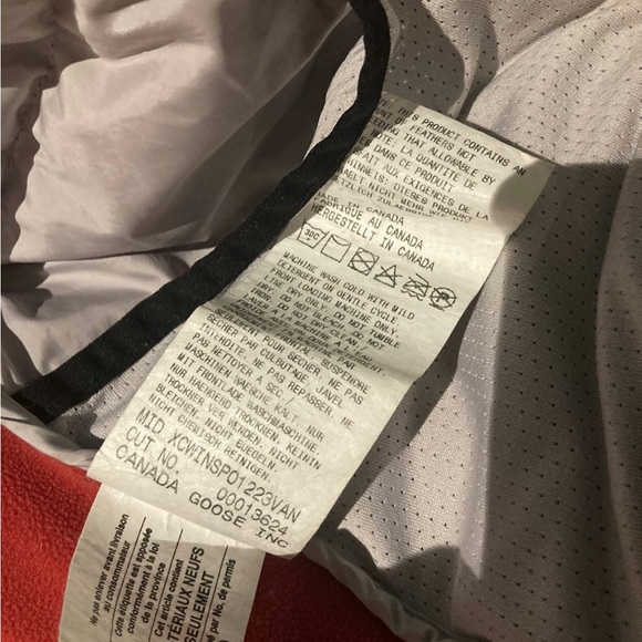 Canada goose red jacket - Picture 7 of 9